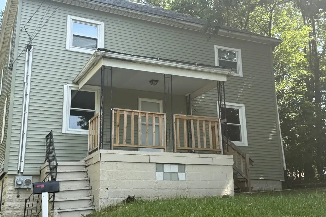 114 Penhale Ave unit 1 – photo 1 of 8