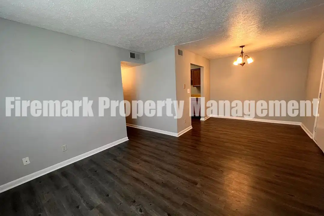 Pecan Manor Apartments – photo 1 of 37