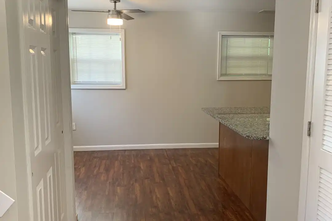 726 Ohio Pike unit 3 - More