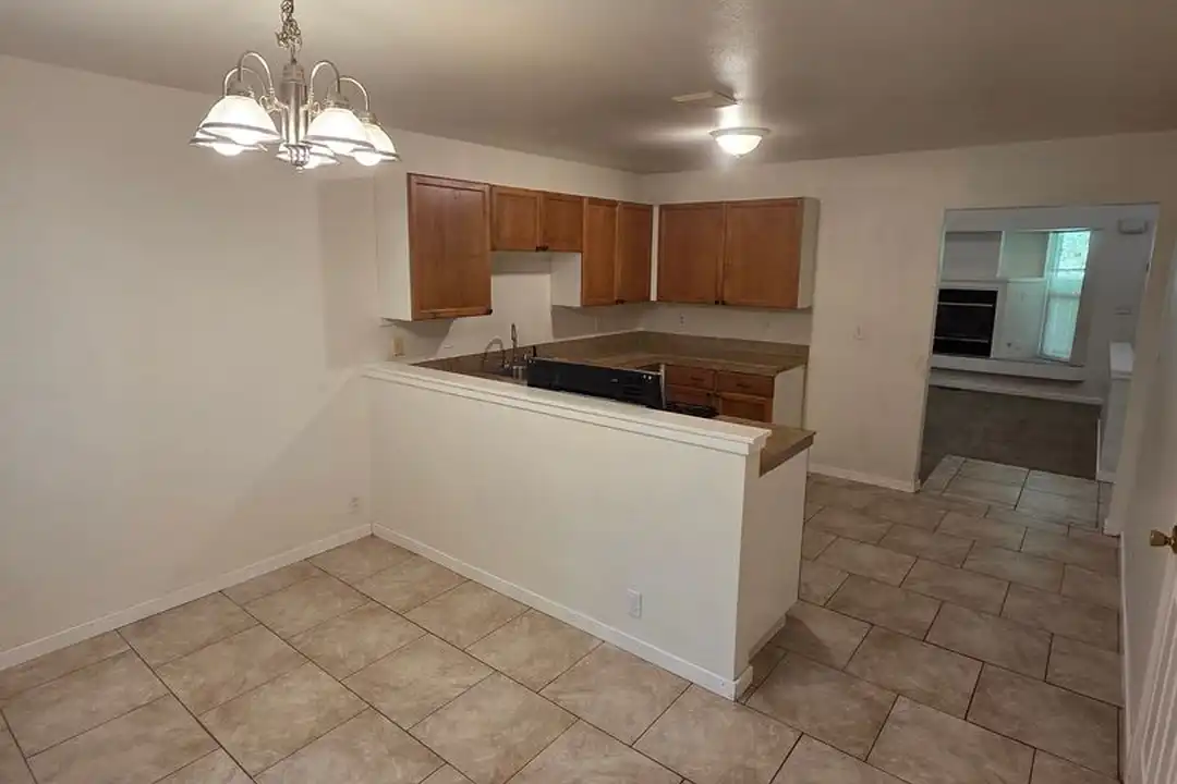 5118 Hunt St - View 6