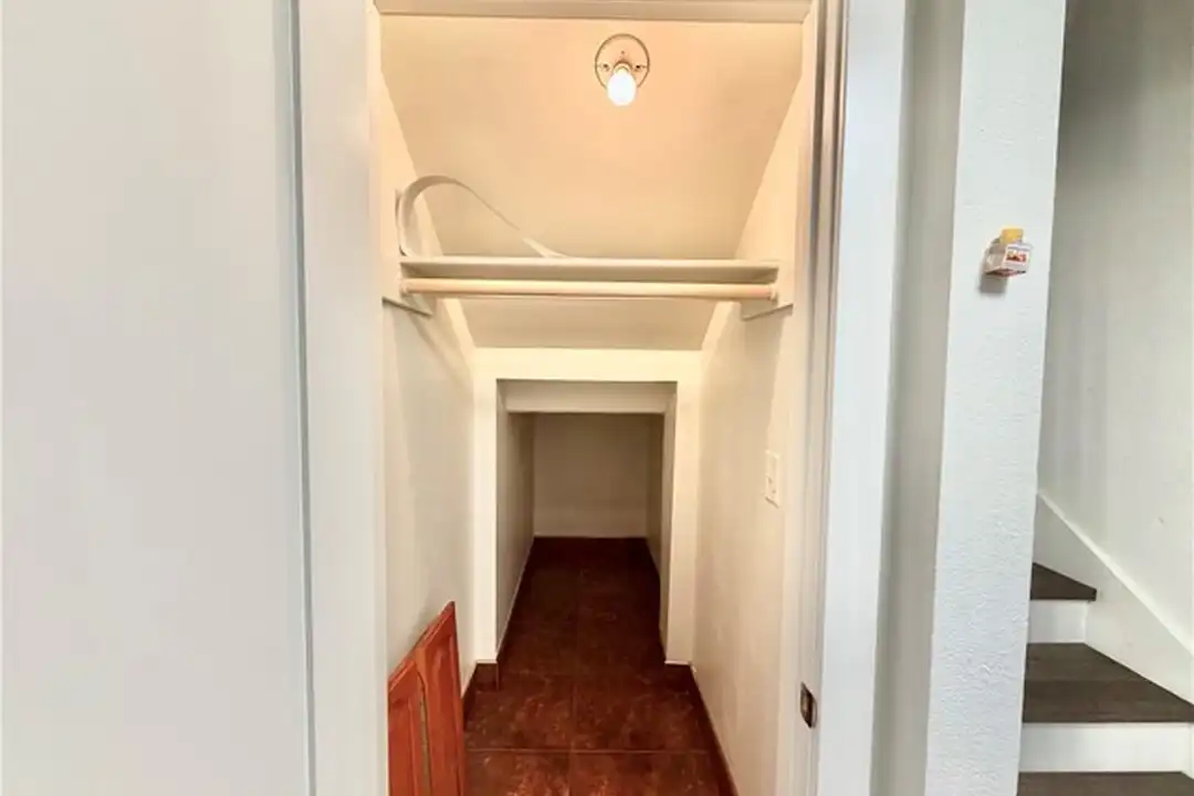 1477 W 20th St unit 7 - View 5
