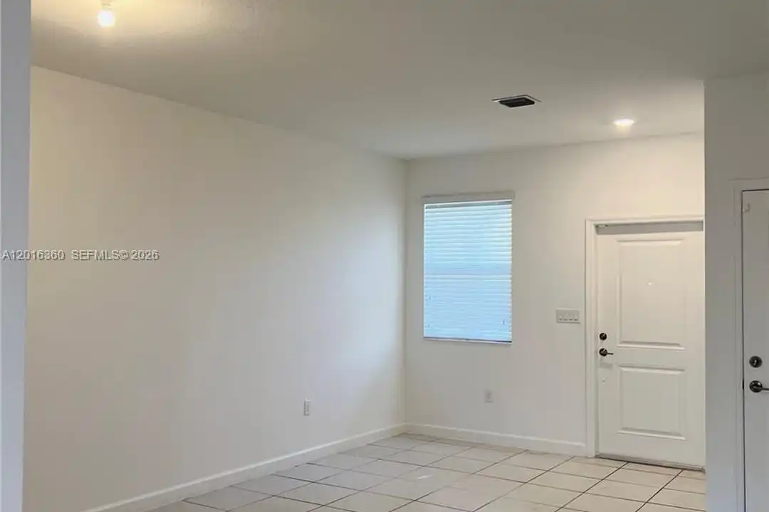 1211 SE 27th Terrace - View 3