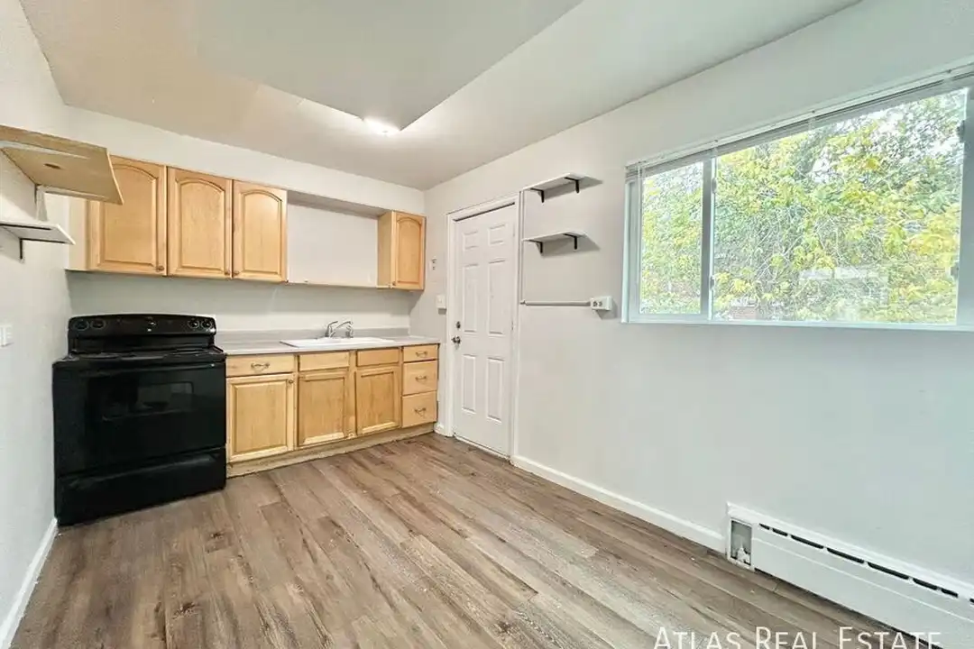 1853 W Mosier Pl – pohled 3