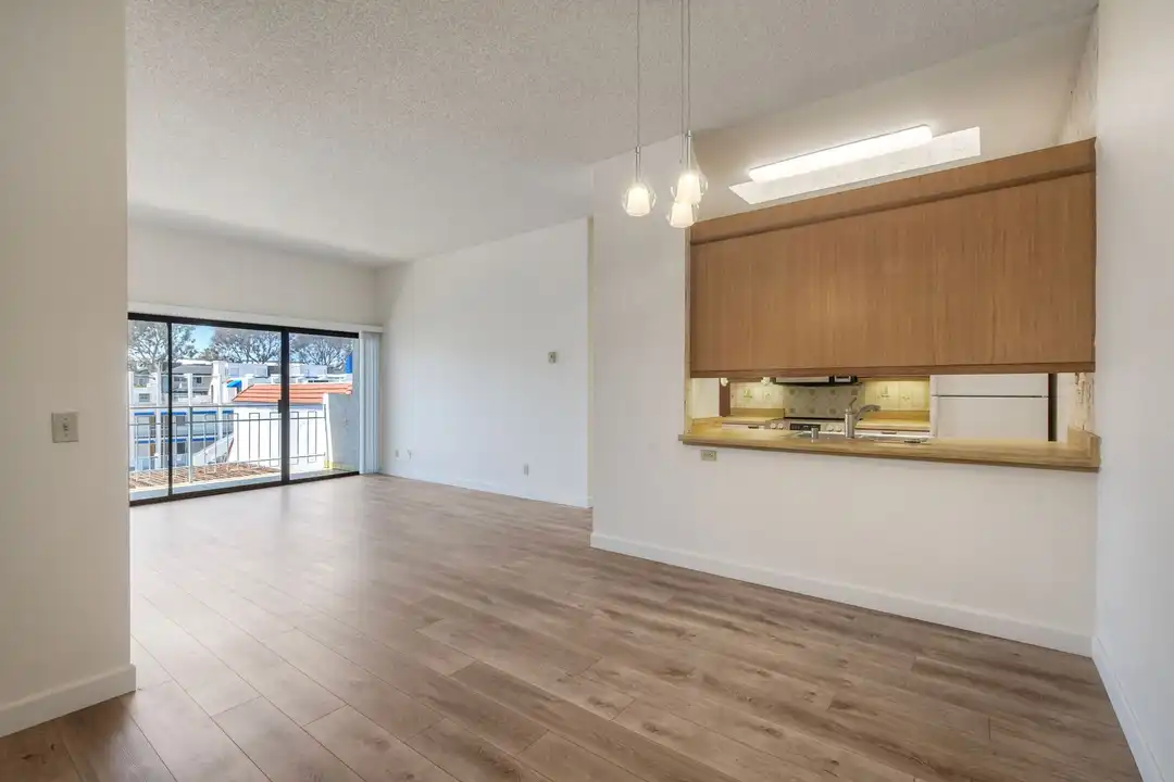 8328 Regents Rd unit # 3E – pohled 5