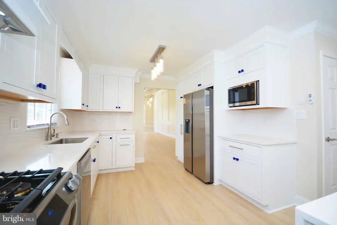 2501 Eastern Point Ct - View 5
