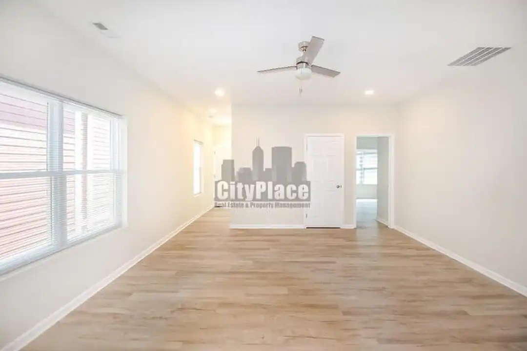 614 Parkway Ave - More