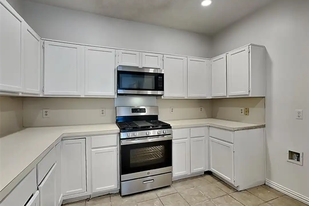 1409 Post Oak Dr - View 5