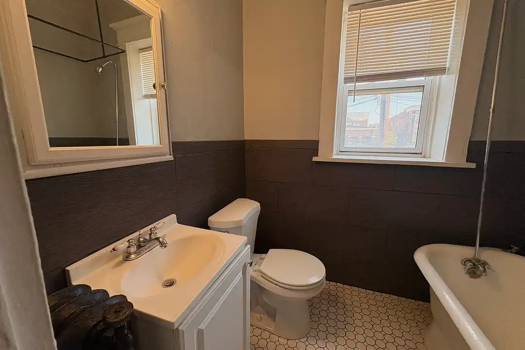 Apartment in Detroit, Midtown - More