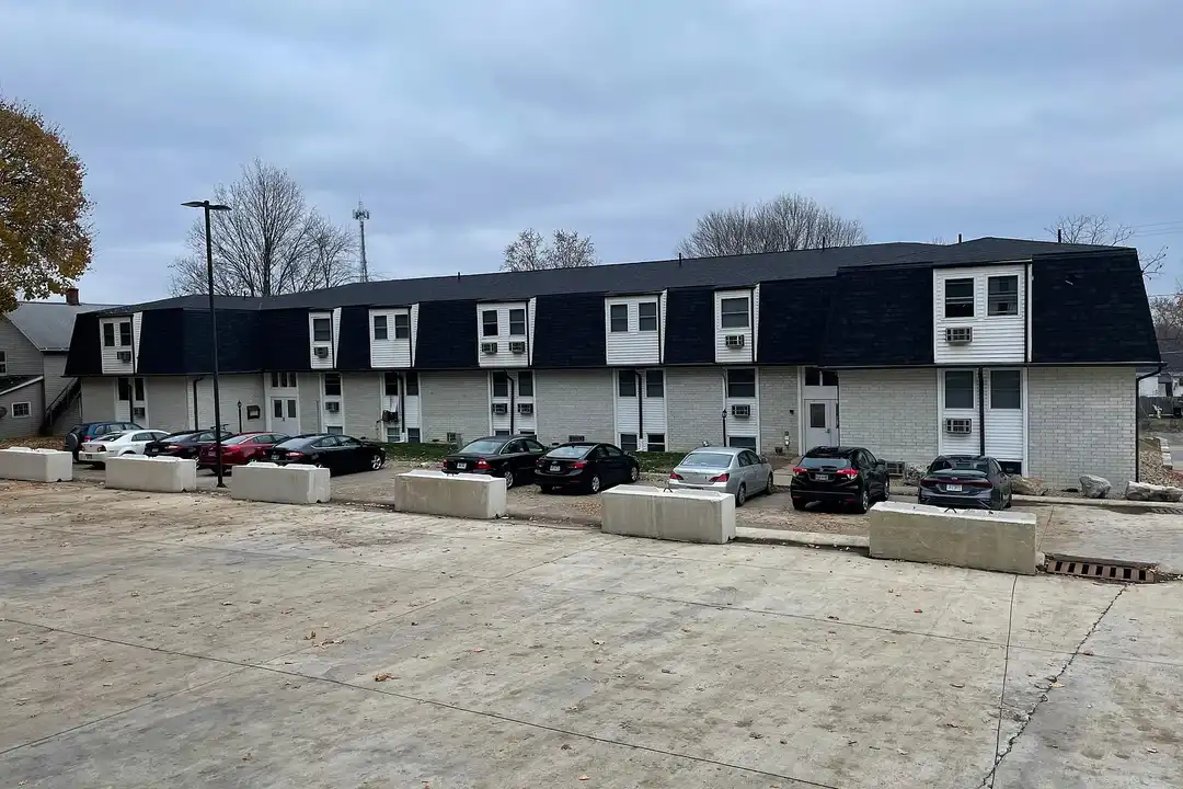 140 Wood Street – photo 1