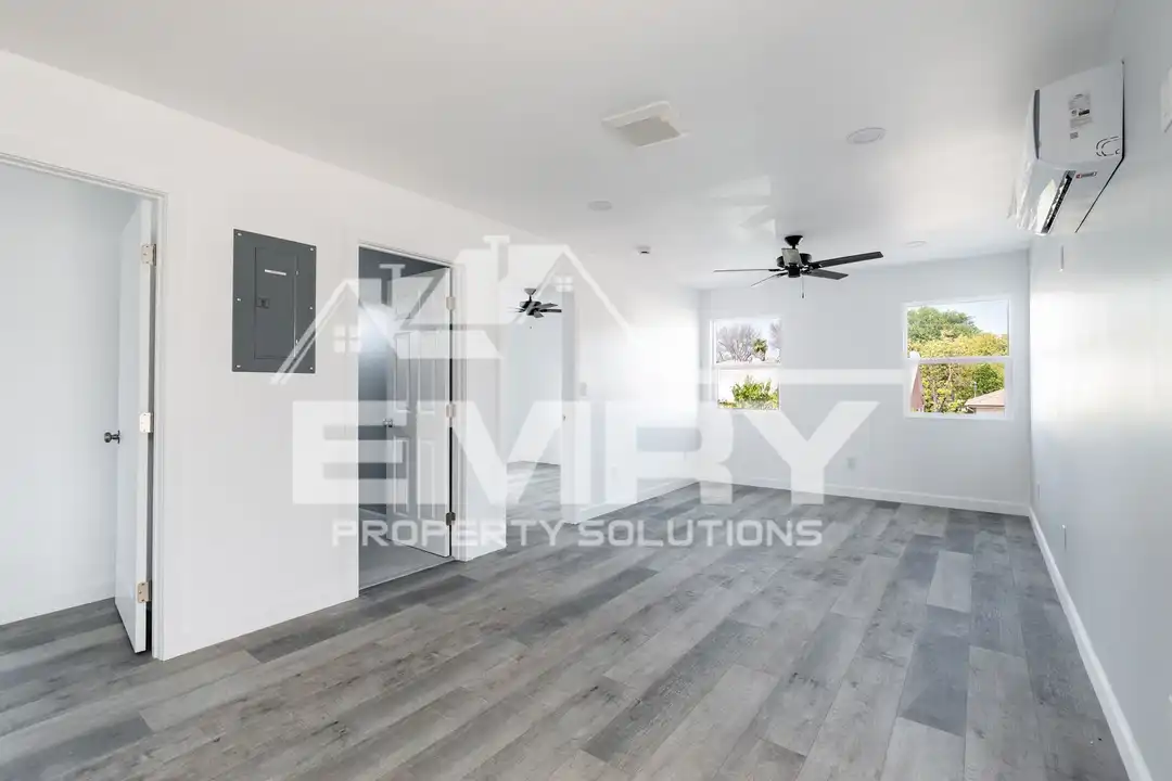 Apartment in East Los Angeles - View 5
