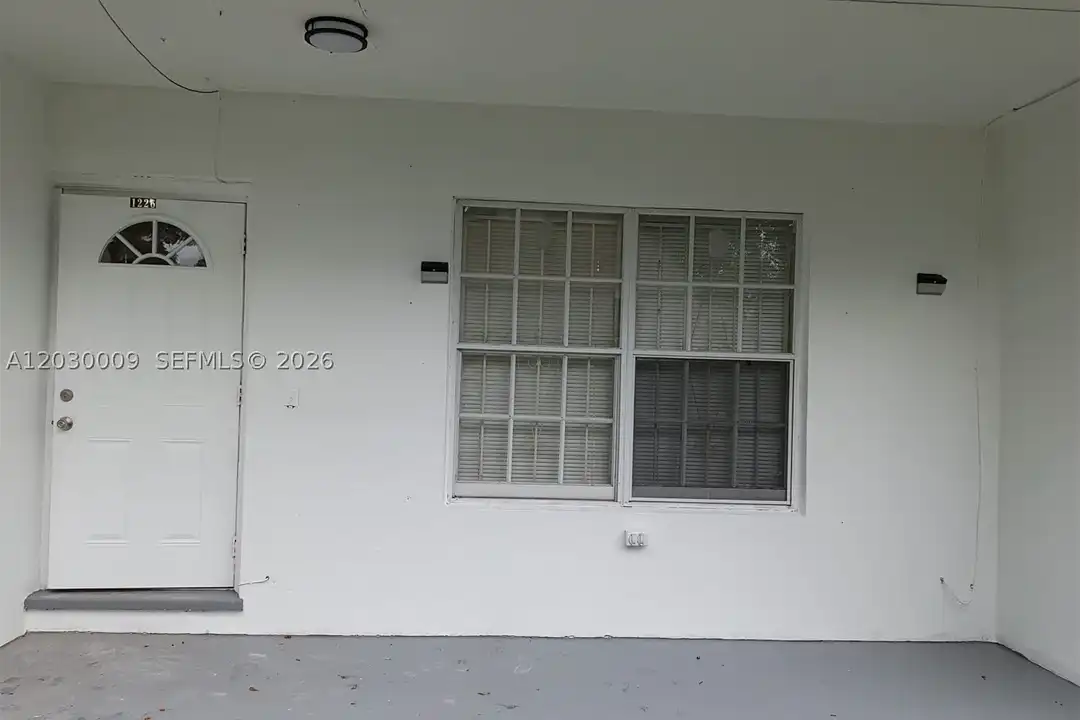 House in Miami - More