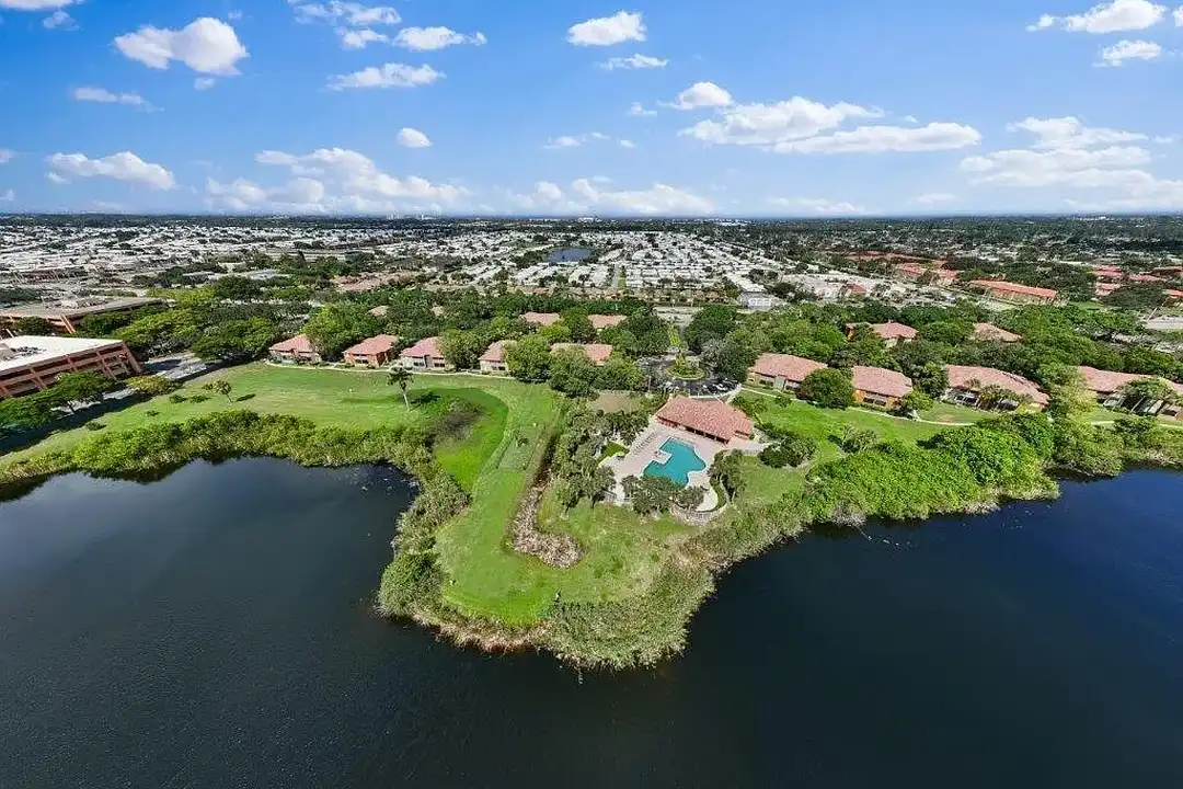 Apartment in Boynton Beach - View 2