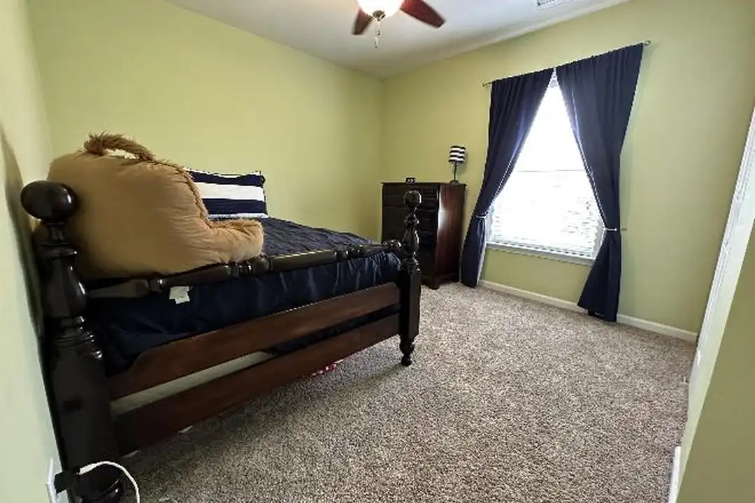 350 Ashdale Dr - More