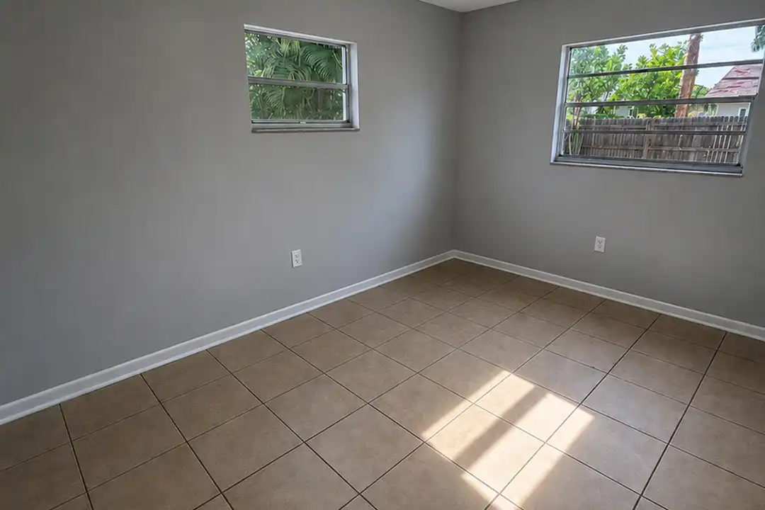 511 65th Ave Dr W - More