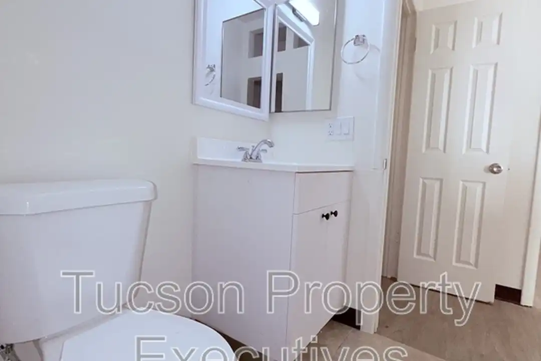 Apartment in Tucson - View 5