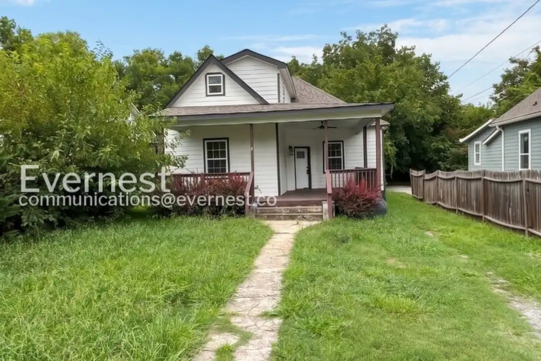 2311 Fairleigh St – photo 1
