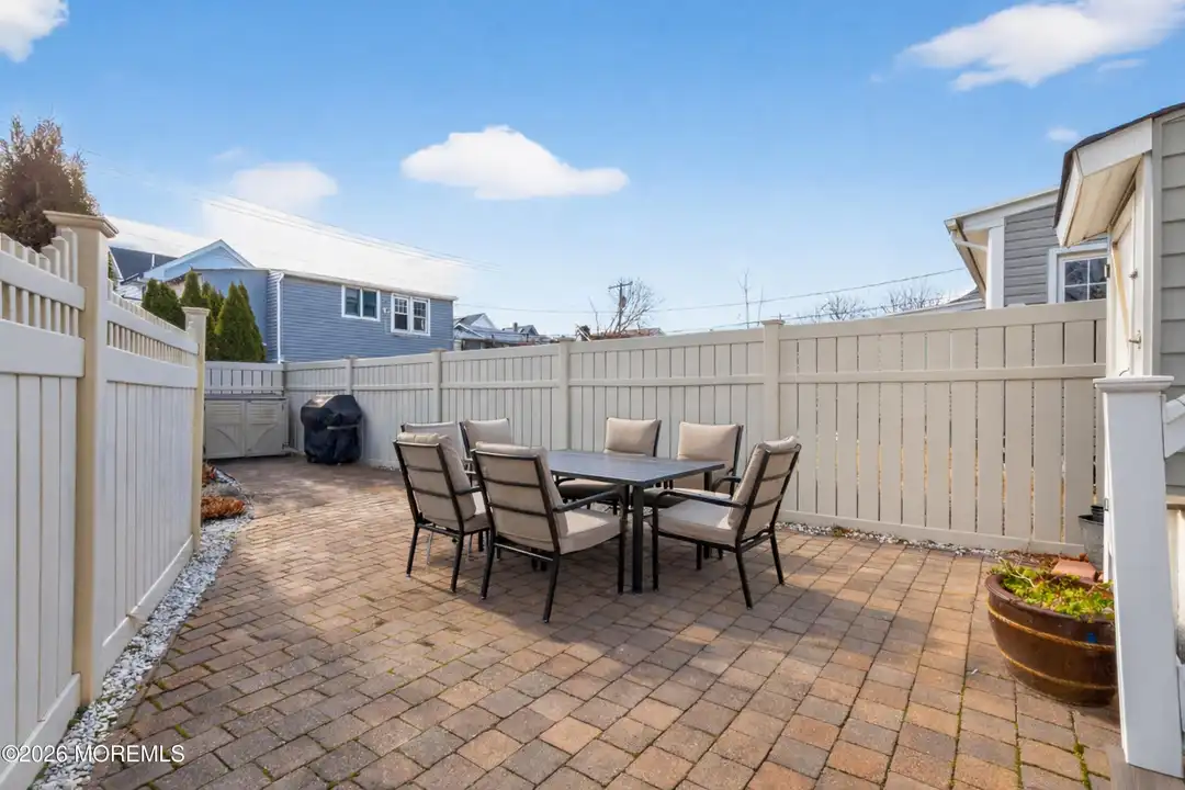 211 Lareine Ave - View 5