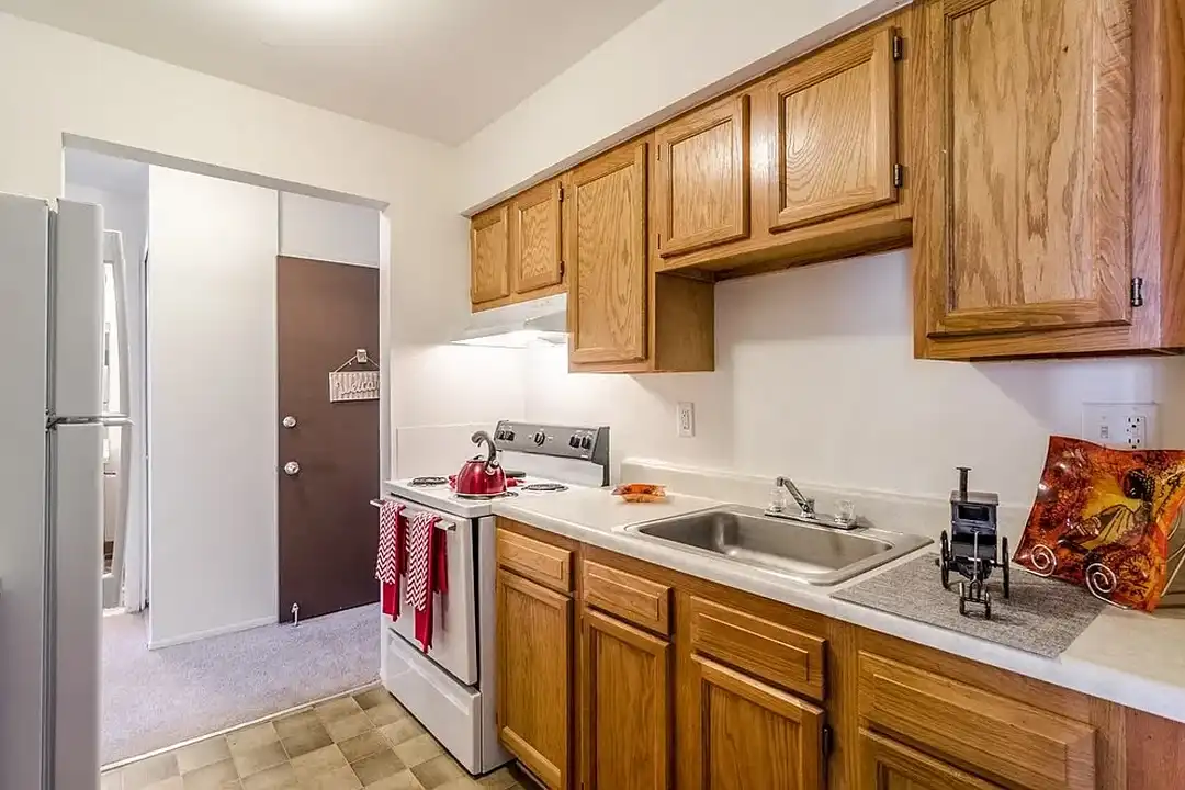 Edgewood Park Apartments – photo 1 of 7