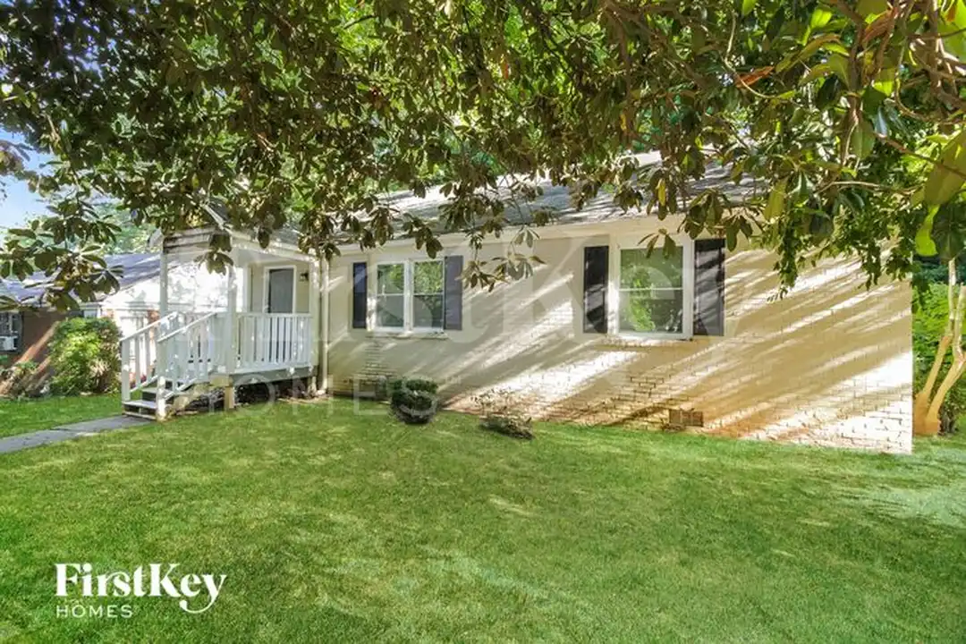 1800 Oakmont Dr NW - View 2