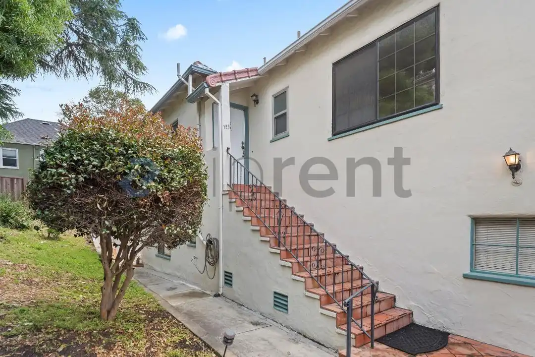 728 E 24th St unit 728 - View 5