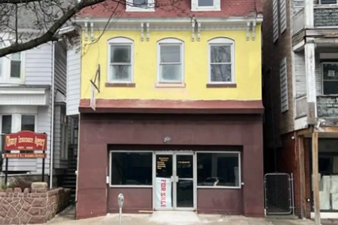 11 S Market St unit 11 S Market st Apt A 2nd FL Rear – photo 1 of 12