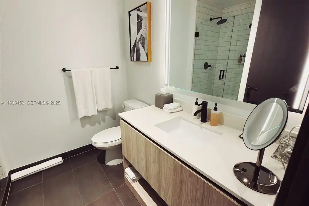 98 NE 5th St unit 2307 – další