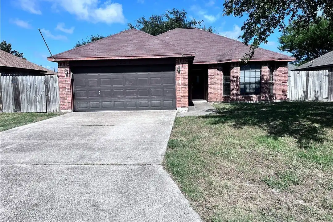 2226 Pebble Beach Dr – photo 1 of 23