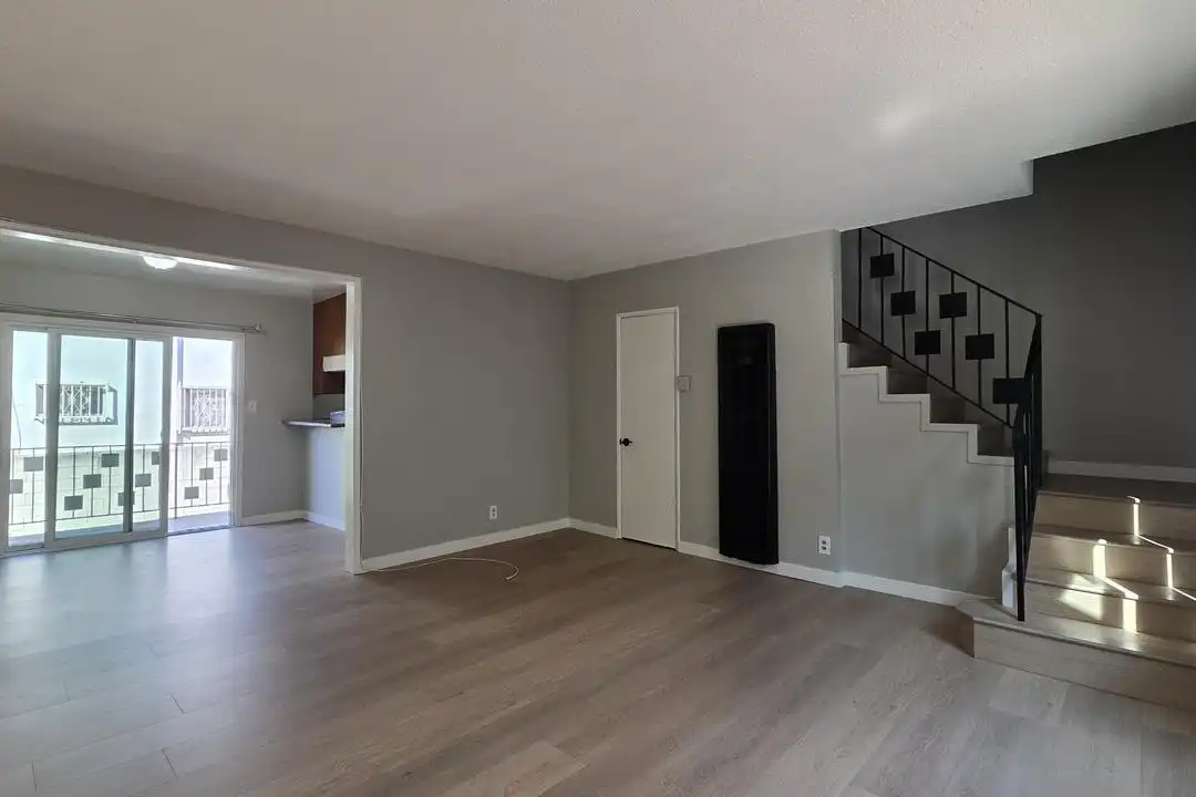 1541 College View Dr - View 2
