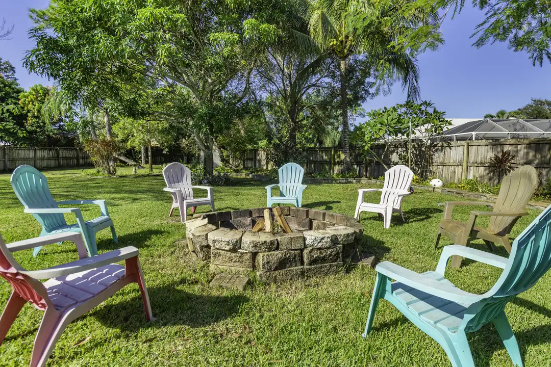 762 SE River Ln - View 6