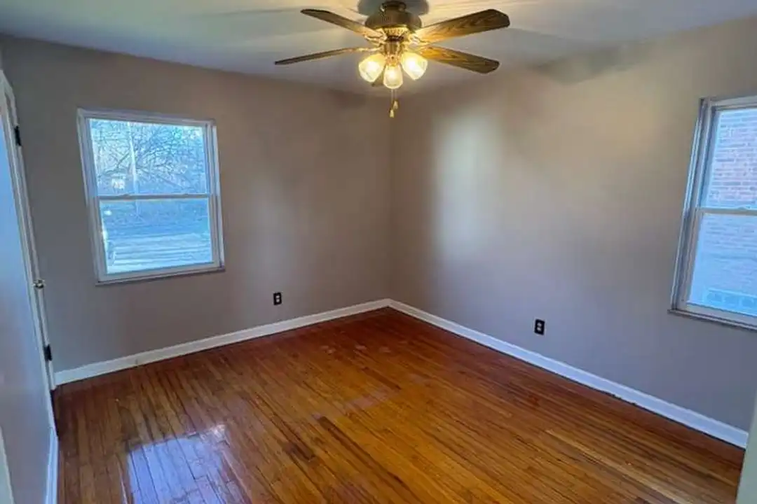Apartment in Cleveland, Lee-Harvard, Cuyahoga - View 3