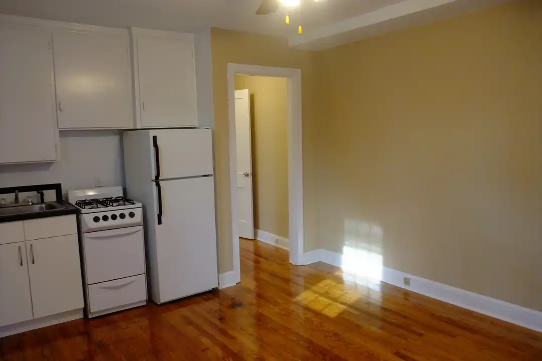 8401 Greenwood Ave unit 1 – photo 1 of 29