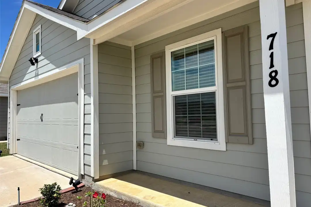 718 Trestle Dr - View 2