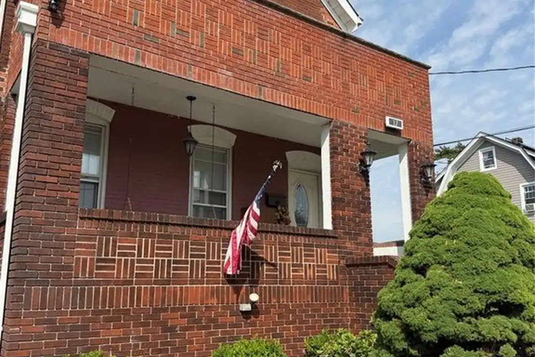 17 Nicholas St – photo 1 of 14