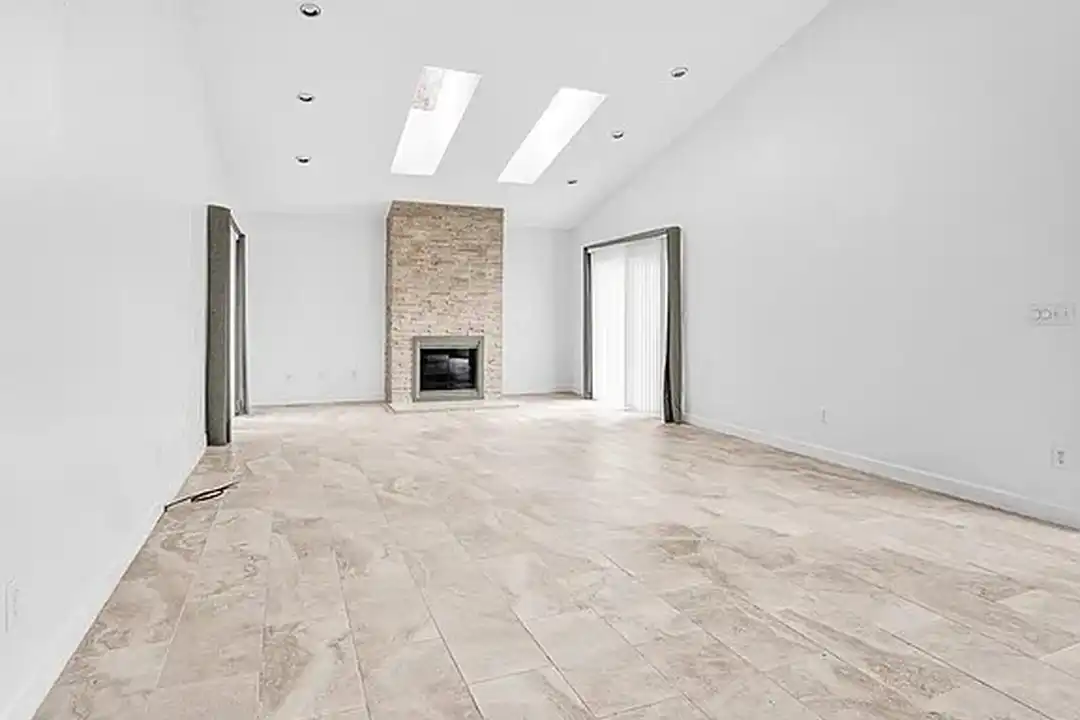 House in Sanford - View 5