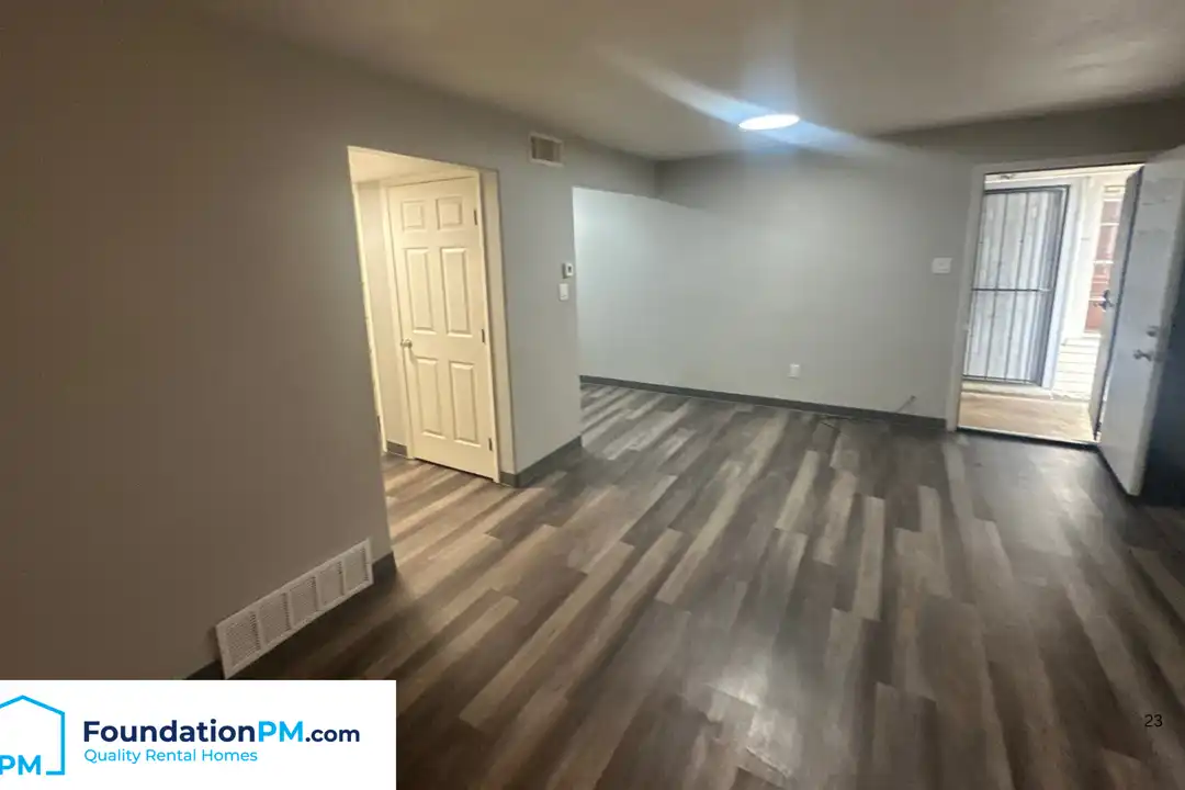 1283 E Raines Rd unit 14 – další