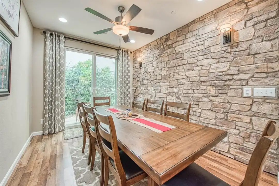 3470 Buckingham Ave - View 4