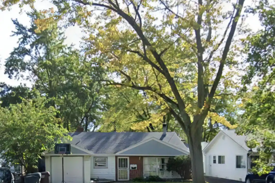 2815 173rd St – photo 1 of 10