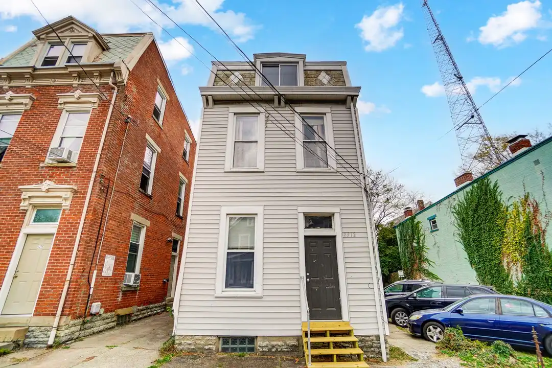 2312 Stratford Ave – photo 1