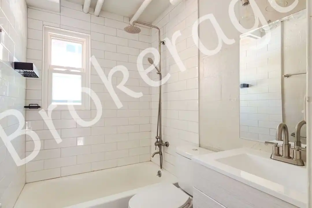549 Highland Ave NE unit 14 - More