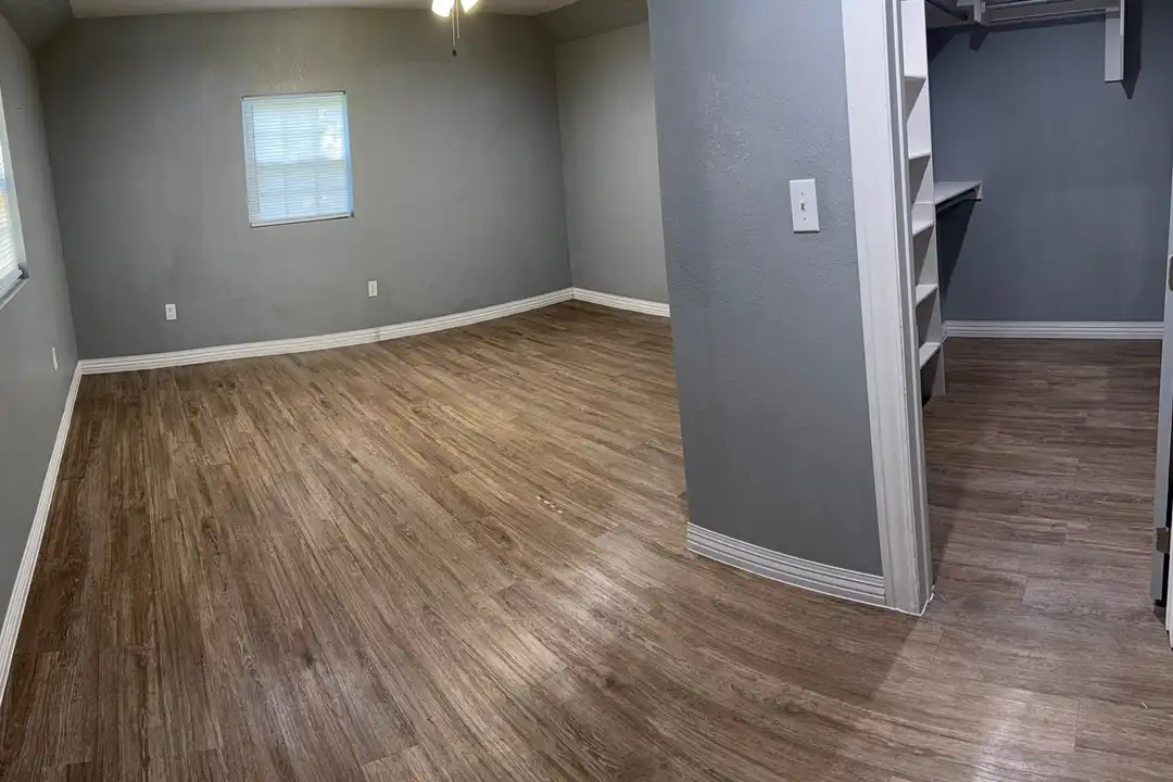 1645 E 54th St N - View 4