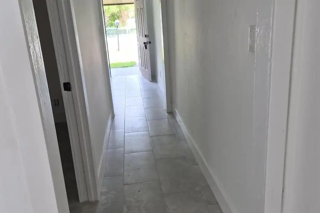 313 SW 1st Terrace – photo 1