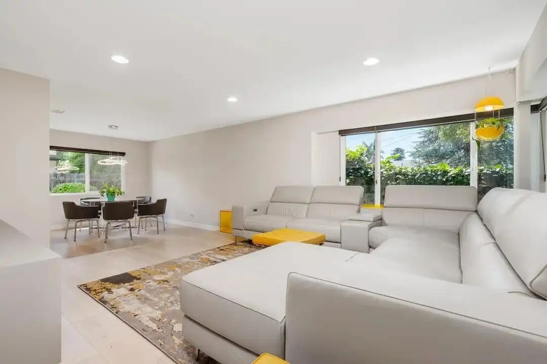Apartment in Monrovia - More