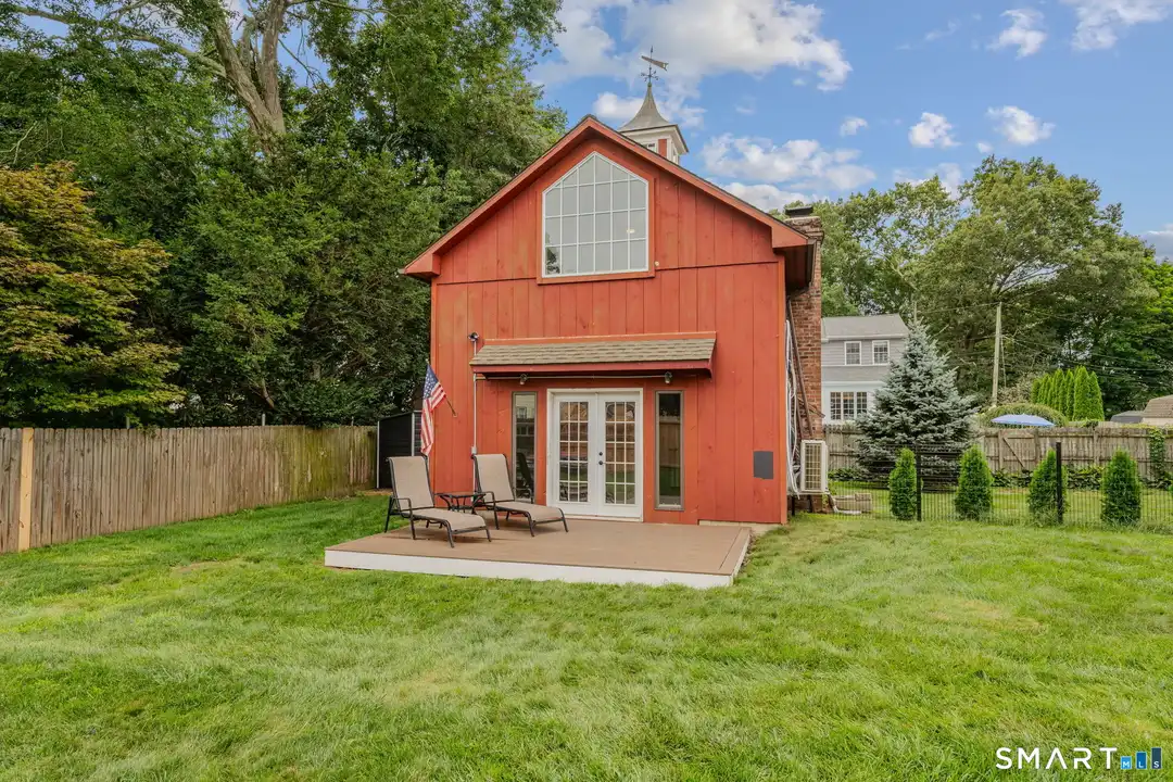 13 Meadowood Ln – photo 1 of 20