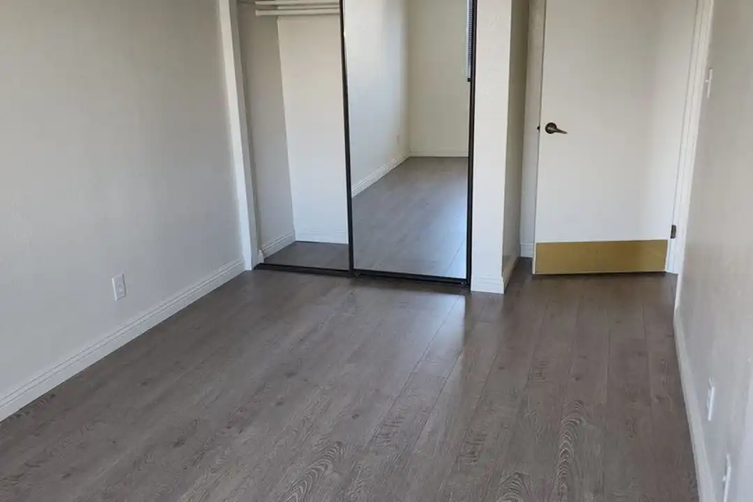 3747 Kelton Ave unit 6 - View 5