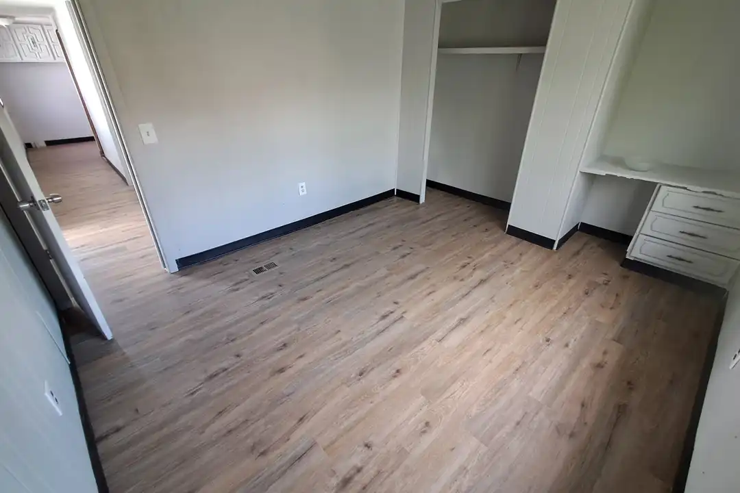 2303 S Greeley Hwy unit 3 - More
