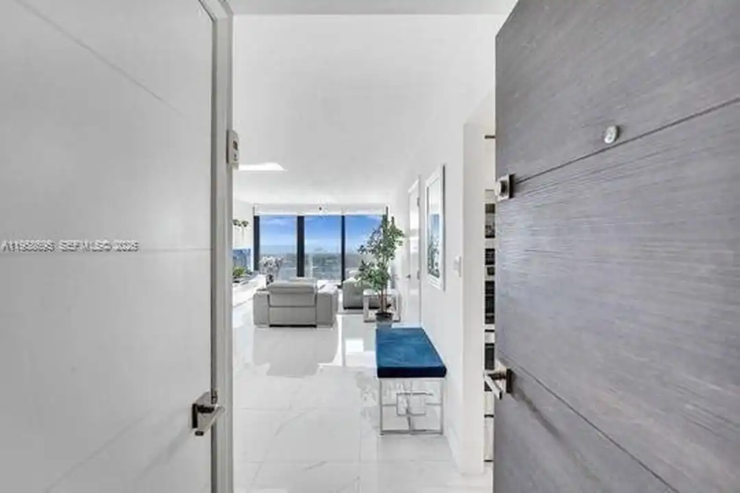 Apartment in Miami - View 4