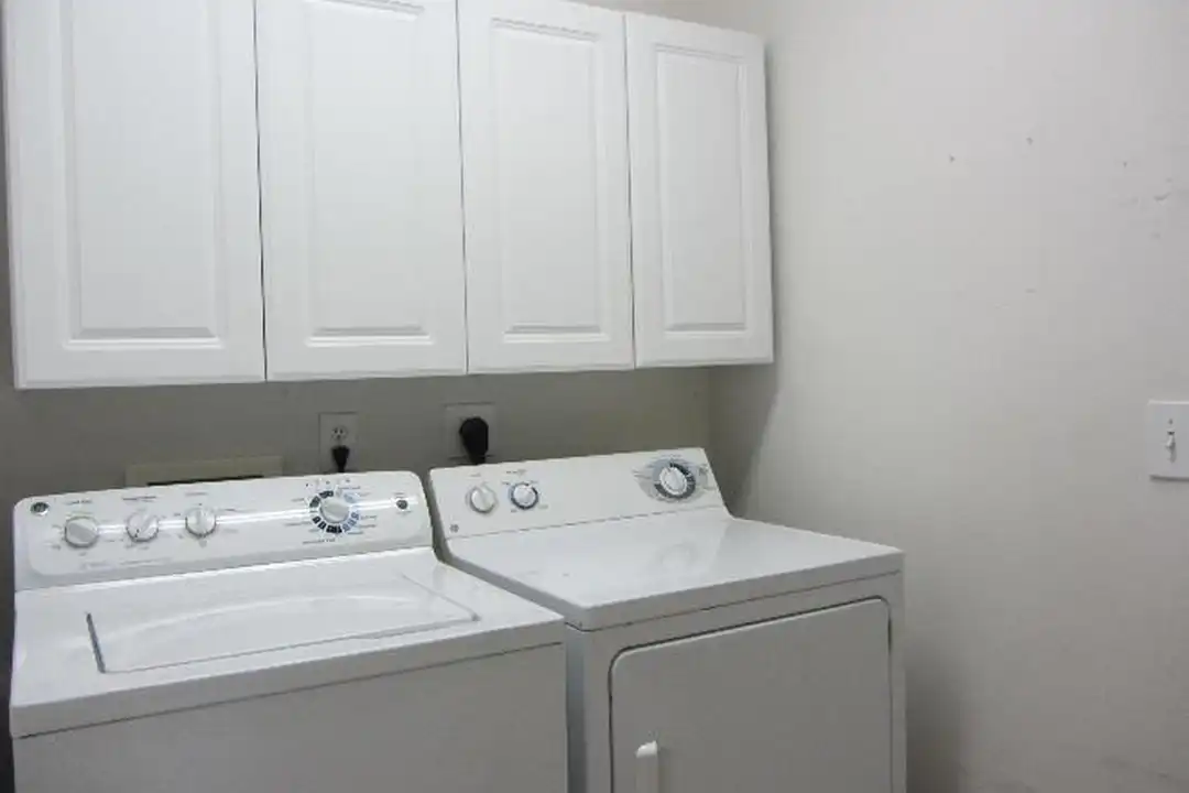 22 Mayfair Dr - More