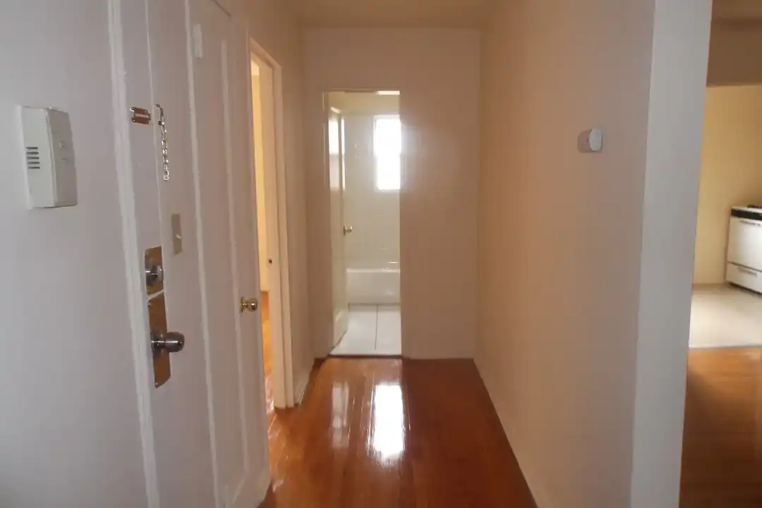 07017 Studio Apartments for Rent – photo 1 of 4