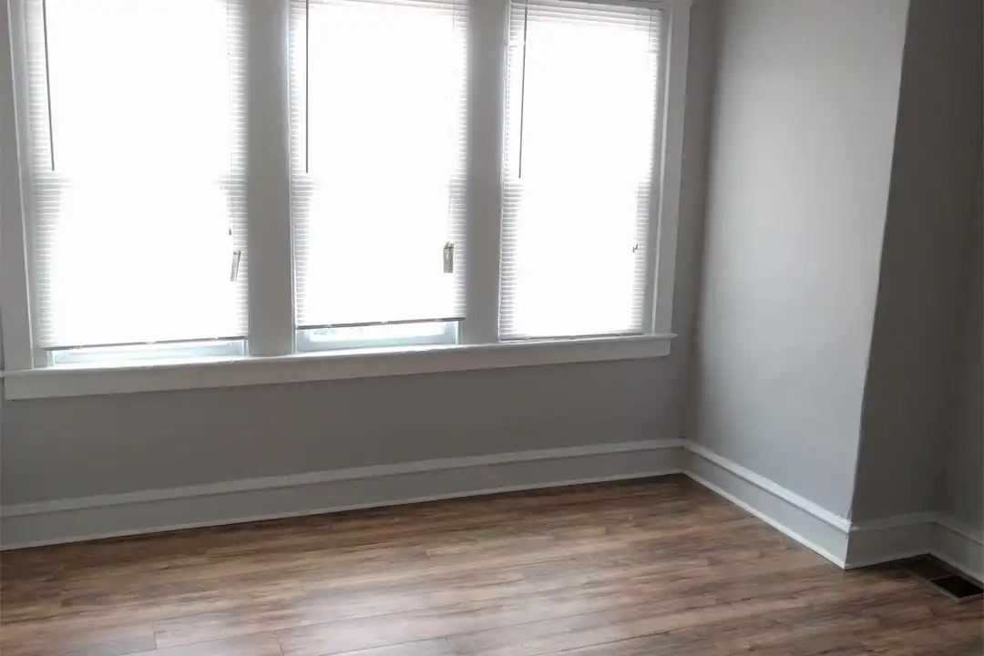 6005 N Woodstock St - View 4