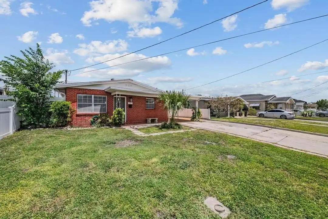 2709 W Abdella St – pohled 3
